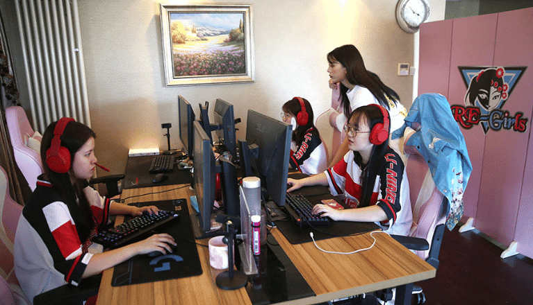 Female E-sports Gamers in China